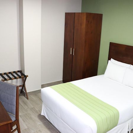Hotel San Agustin Plaza Latacunga Exterior photo