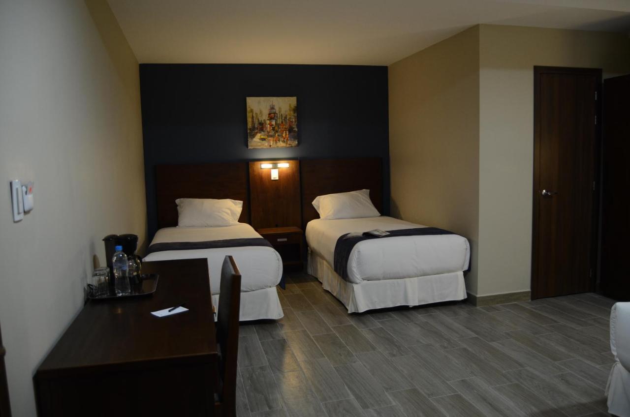 Hotel San Agustin Plaza Latacunga Exterior photo