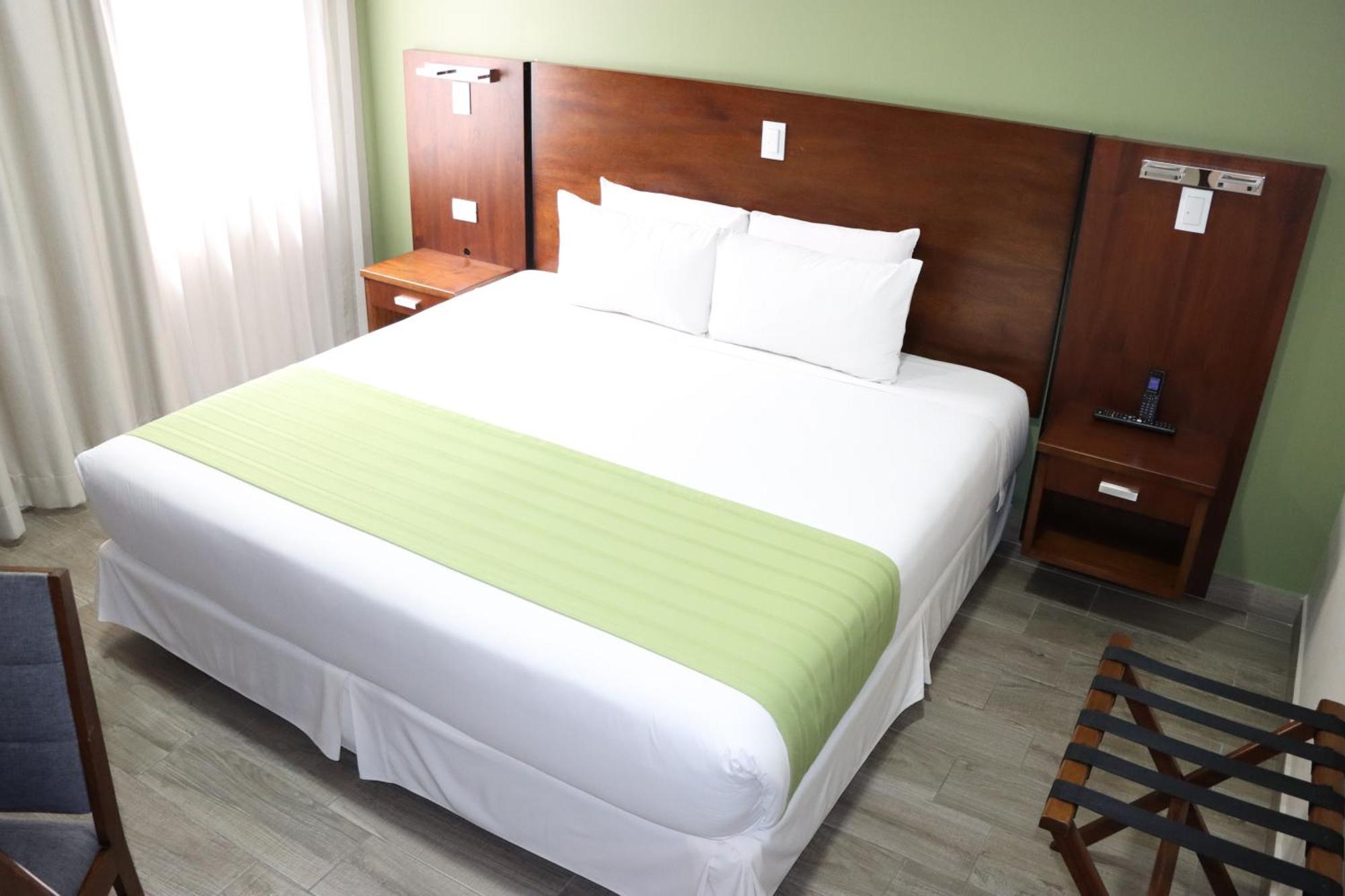 Hotel San Agustin Plaza Latacunga Exterior photo