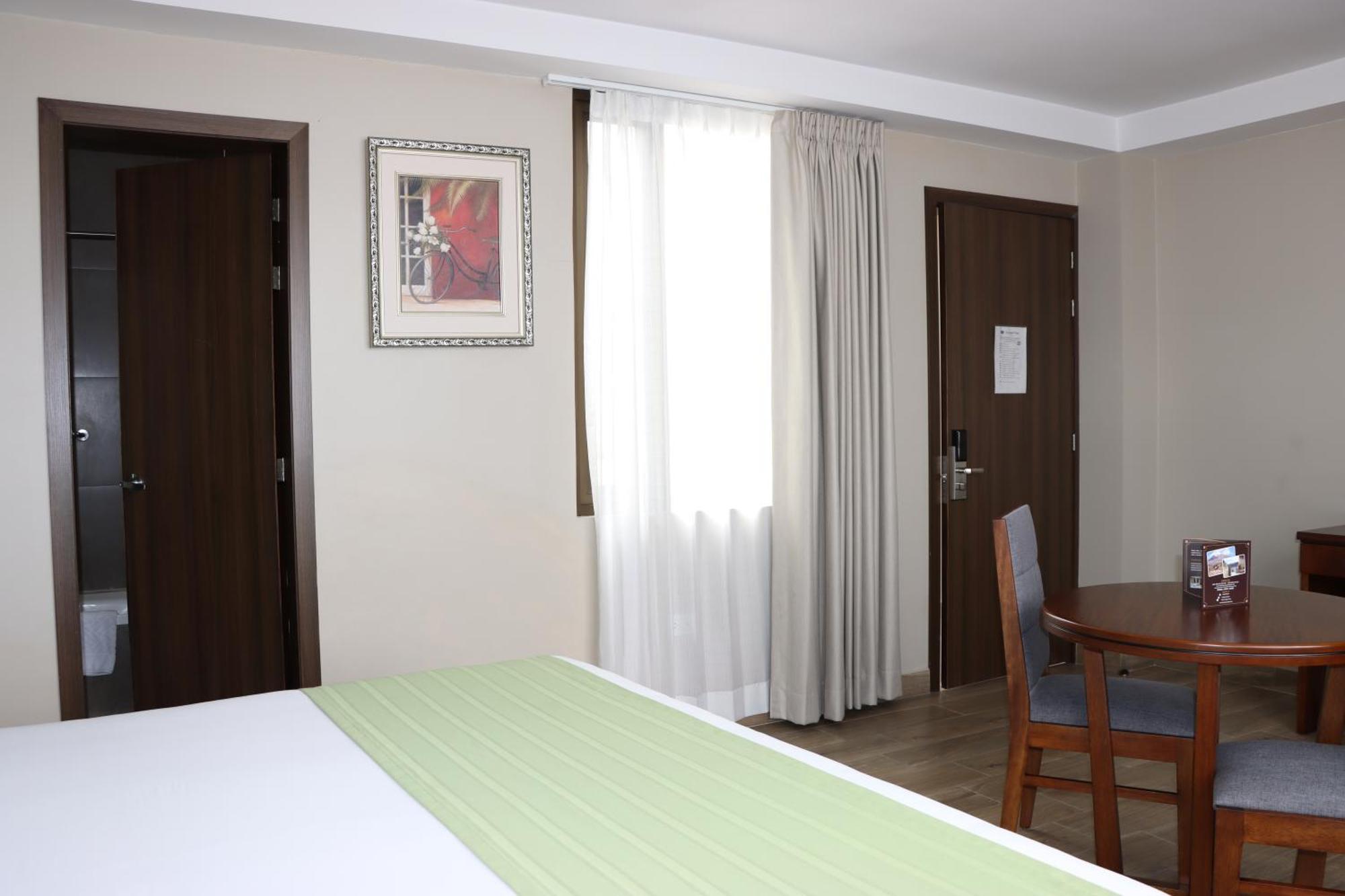 Hotel San Agustin Plaza Latacunga Exterior photo