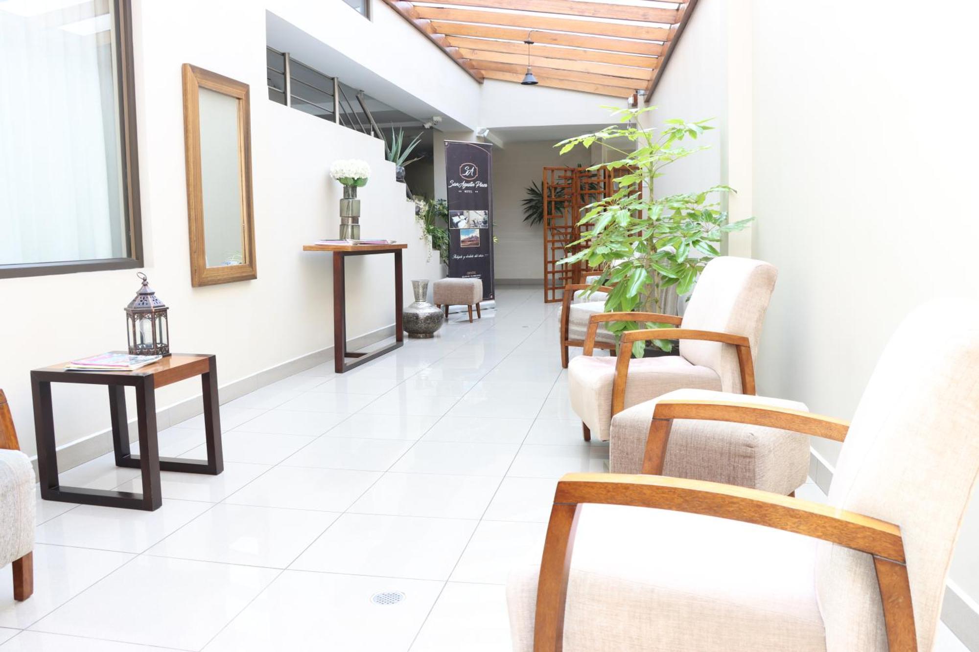 Hotel San Agustin Plaza Latacunga Exterior photo