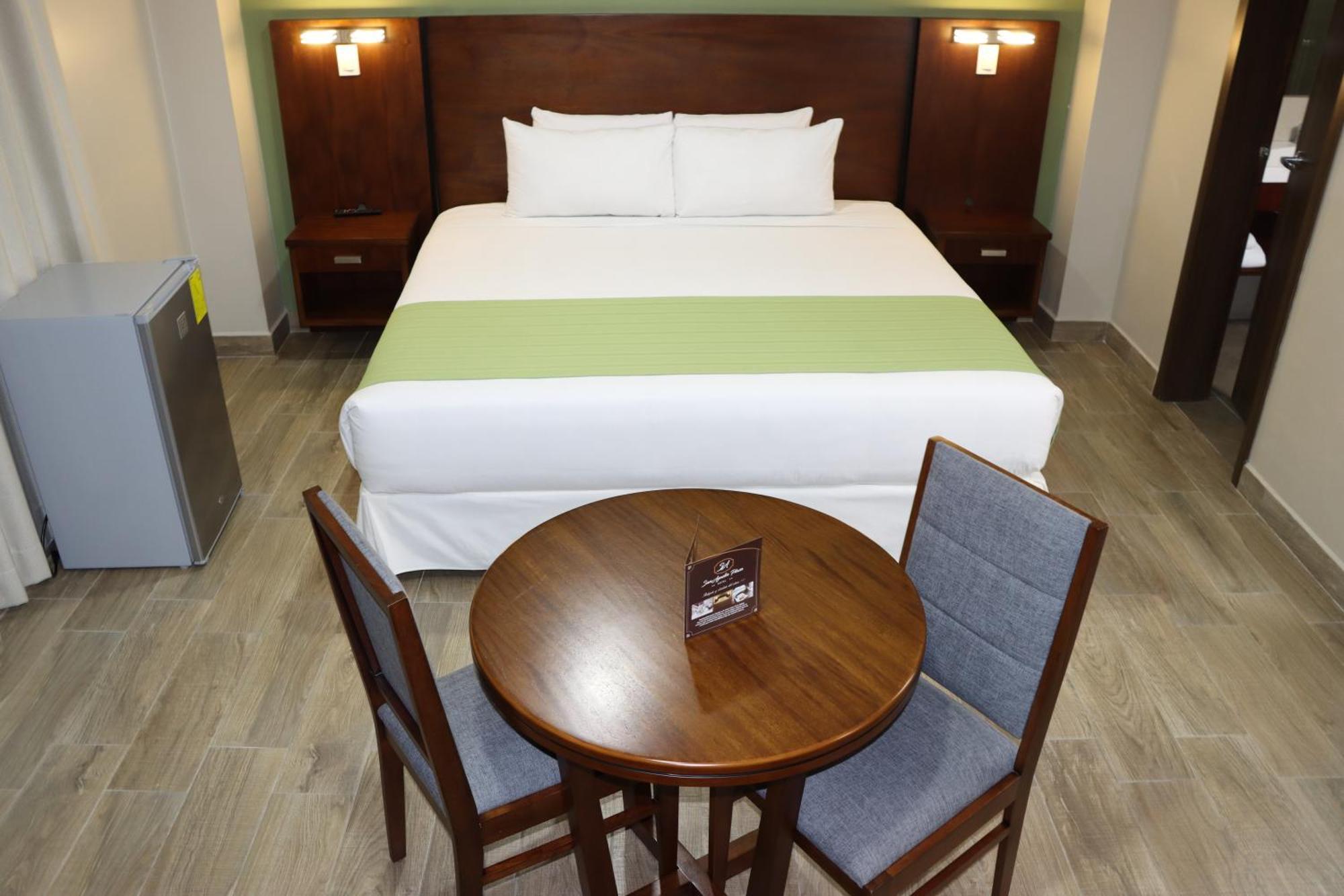 Hotel San Agustin Plaza Latacunga Exterior photo
