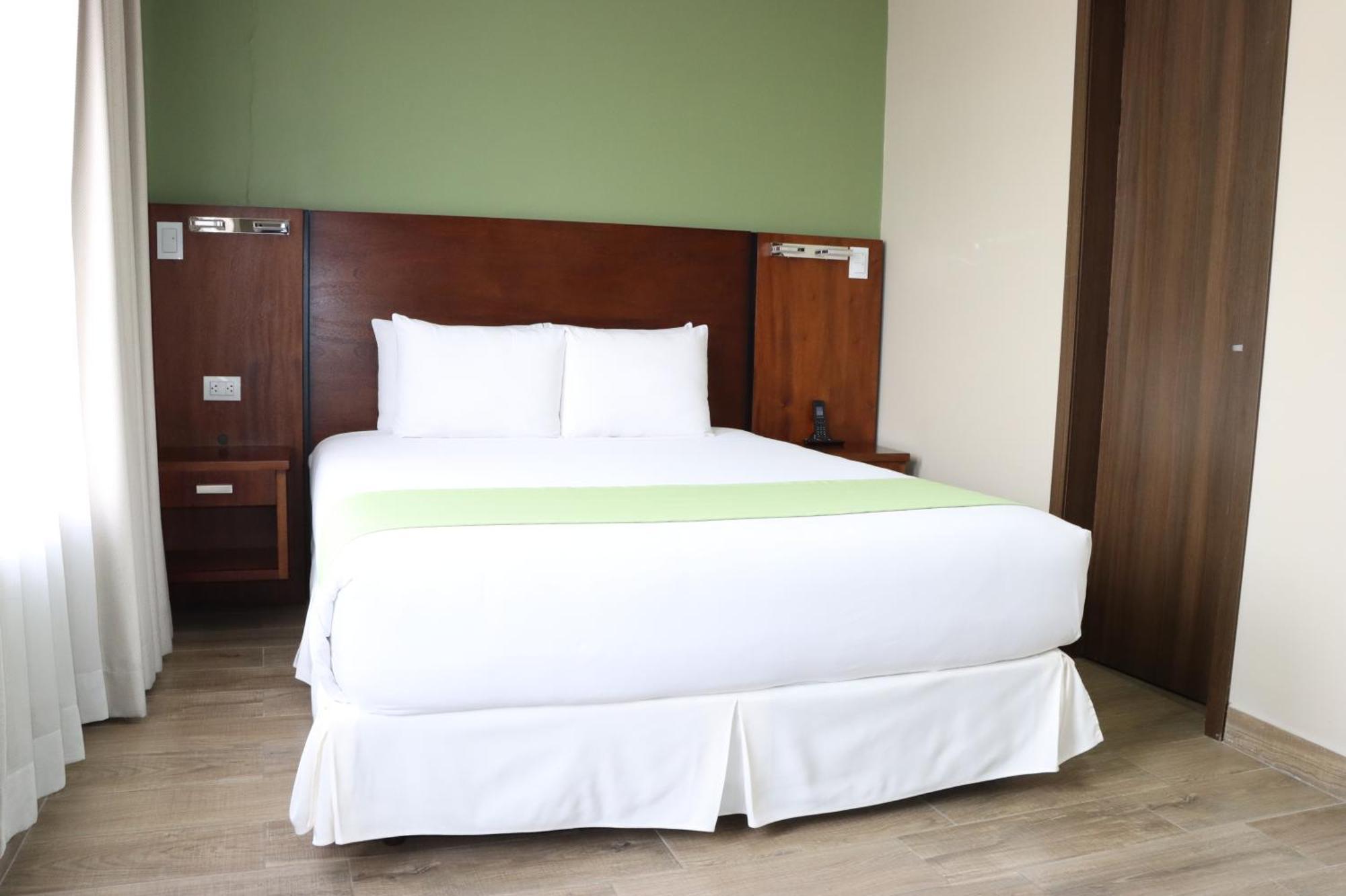 Hotel San Agustin Plaza Latacunga Exterior photo